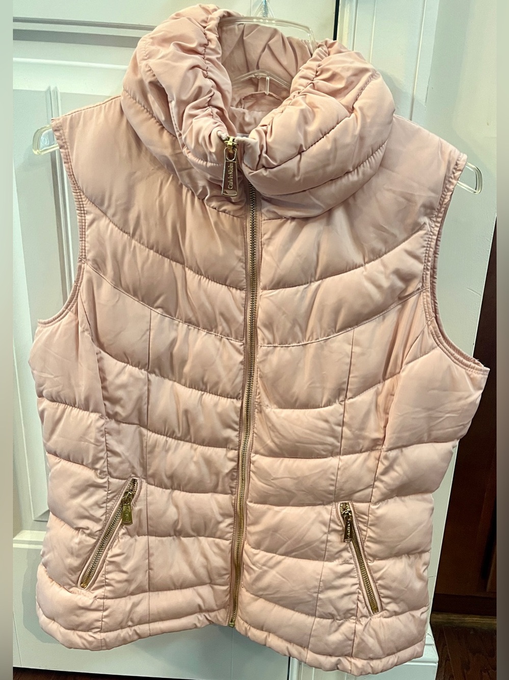 Calvin Klein Puffer Vest Soft Blush Pink,  Collar, gold excel gently worn medium